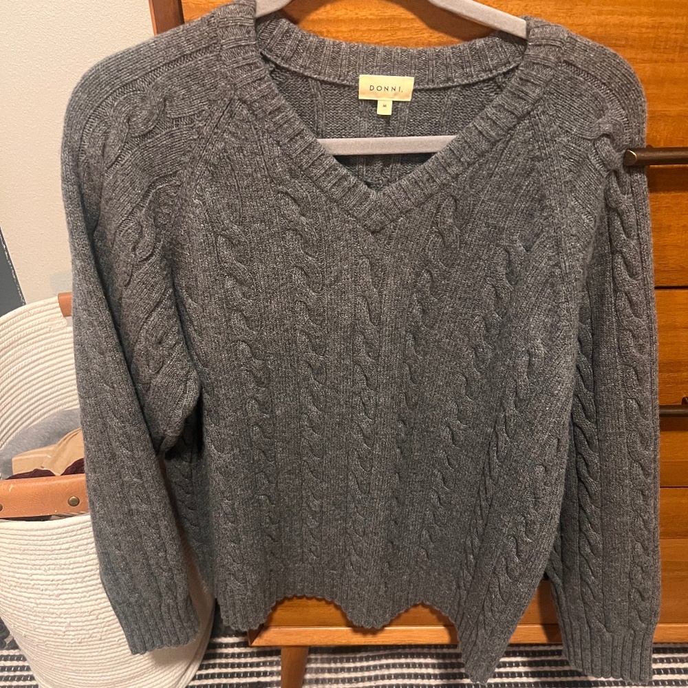 Donni. Wool cashmere Cableknit vneck